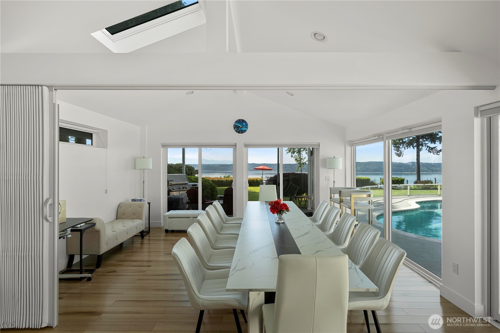2528561 Property Photo 24