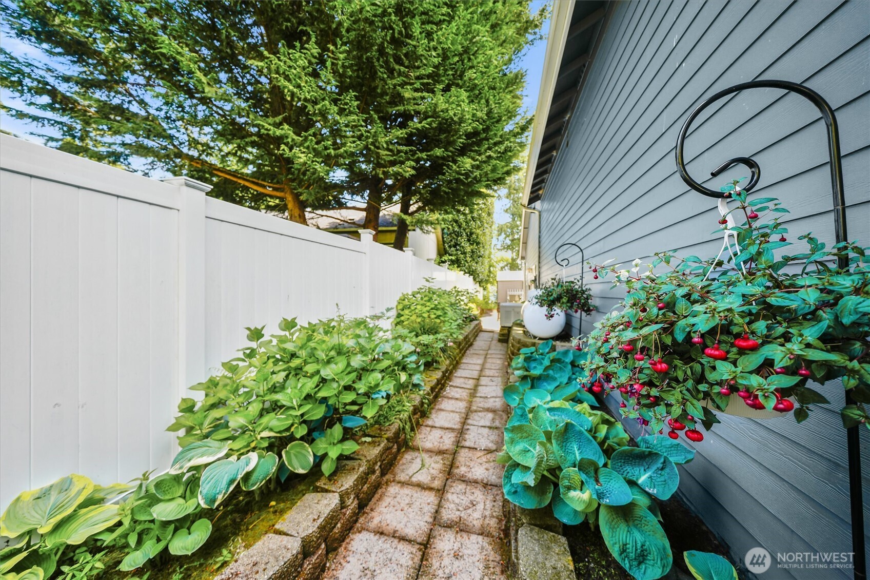 10823 Seaview Drive Property Photo 37