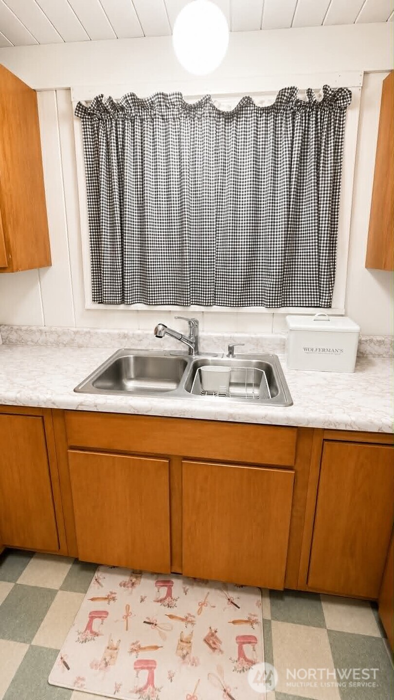 80 E Country Club Drive Property Photo 12