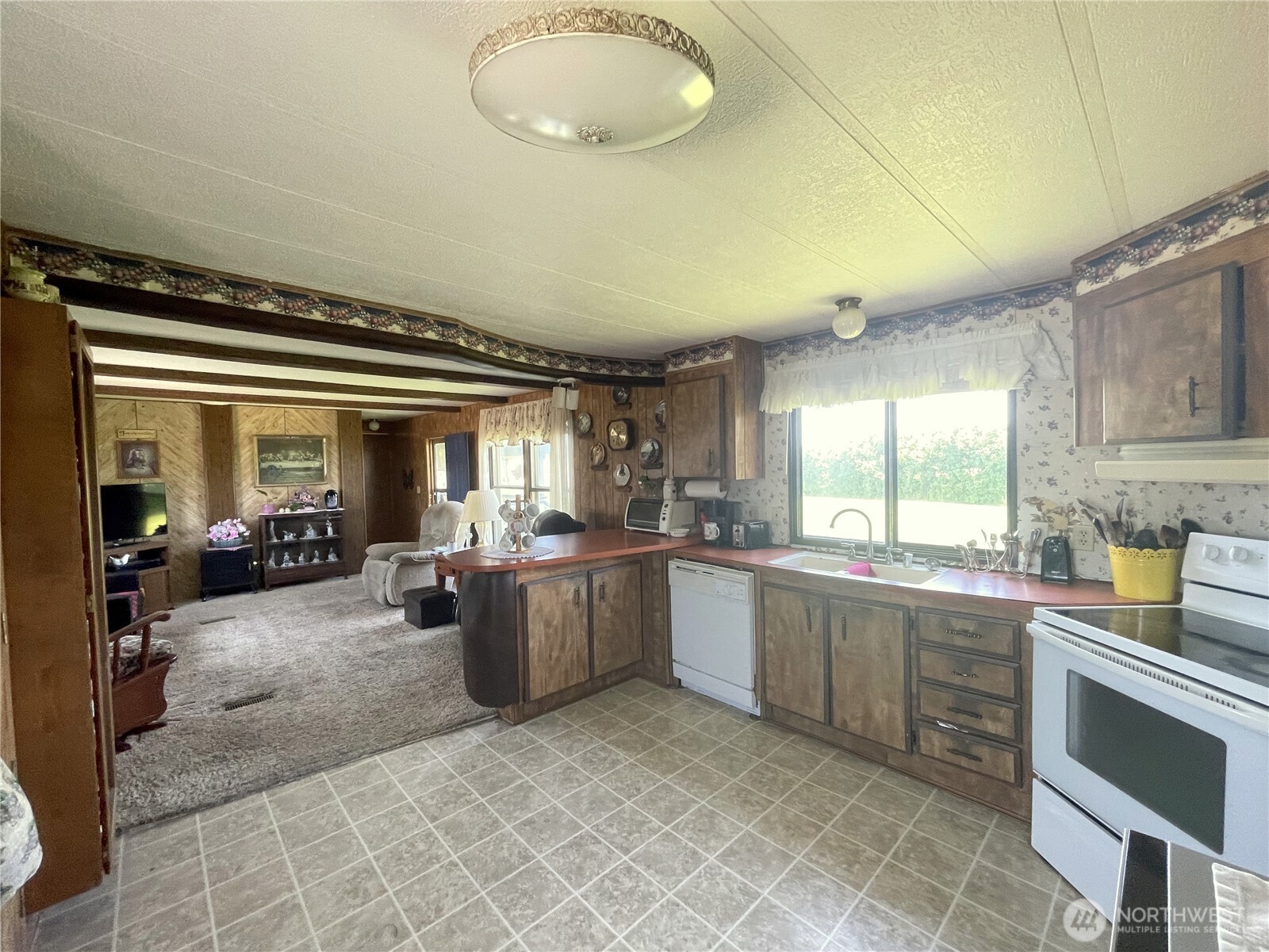 4283 Ne Wenatchee Drive Property Photo 7