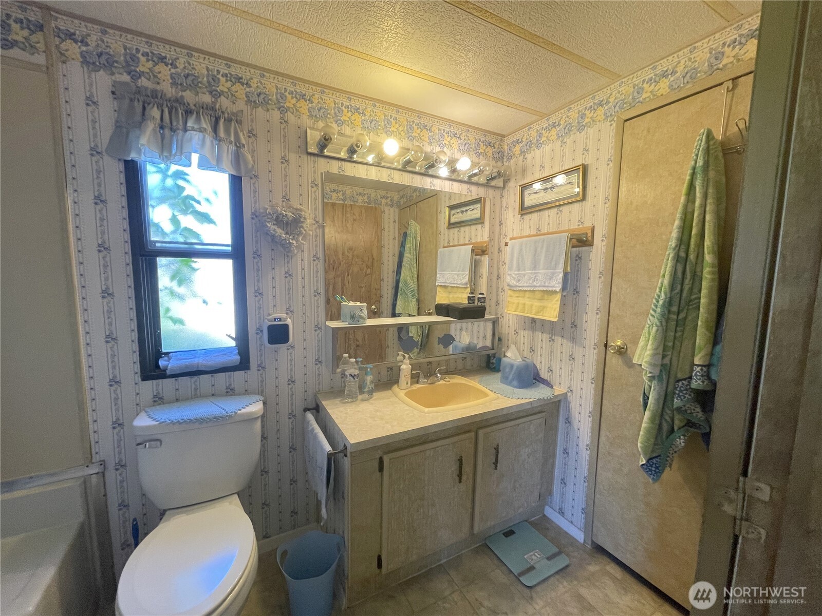 4283 Ne Wenatchee Drive Property Photo 14