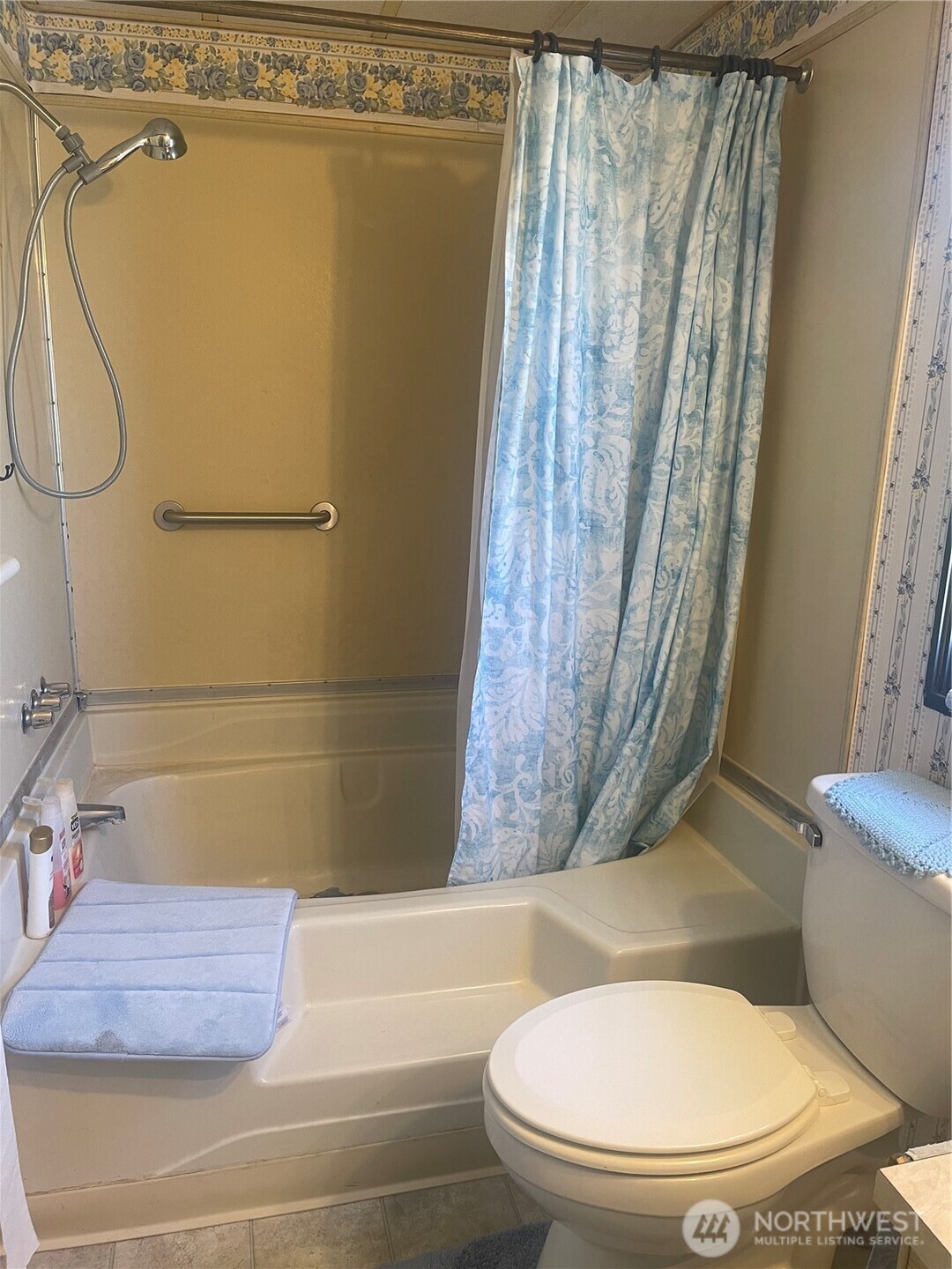 4283 Ne Wenatchee Drive Property Photo 15