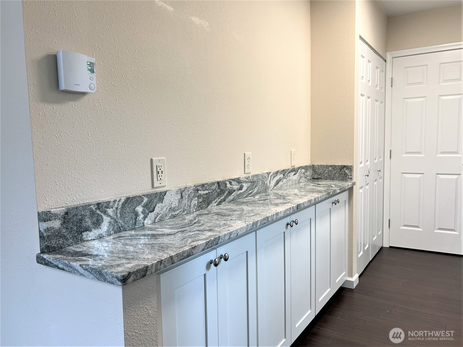 14721 Portland Avenue Property Photo 5