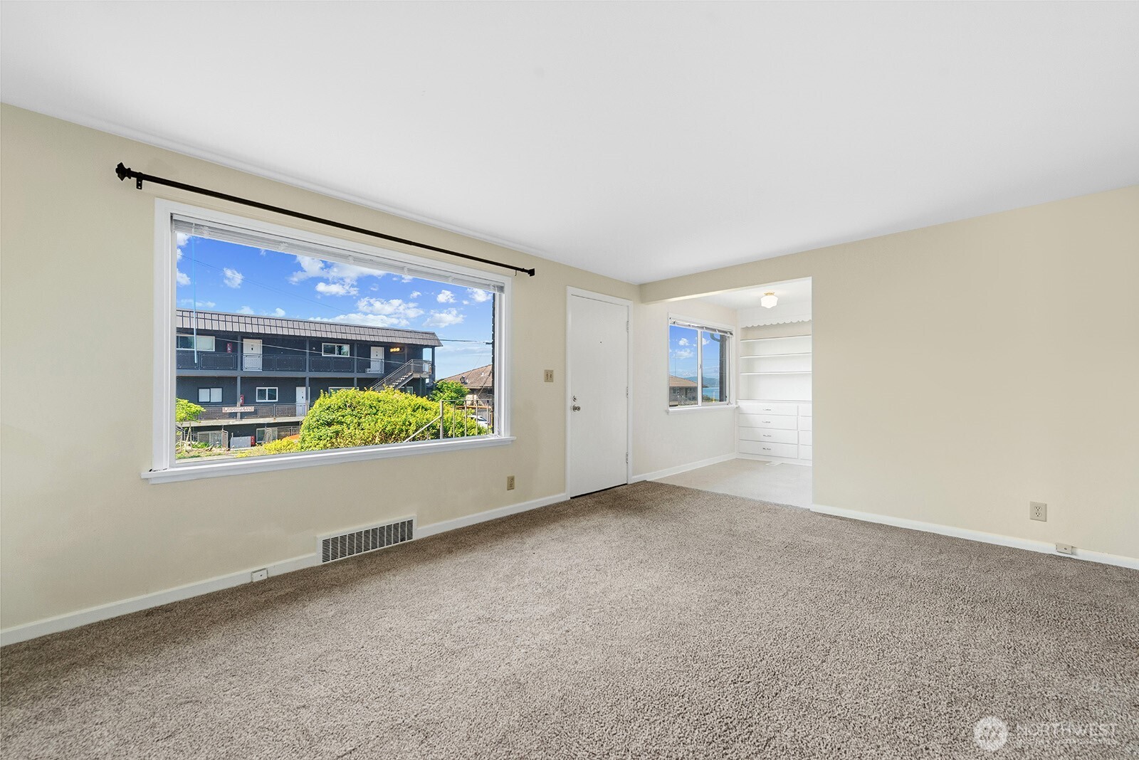 3604 Beach Drive Property Photo 8
