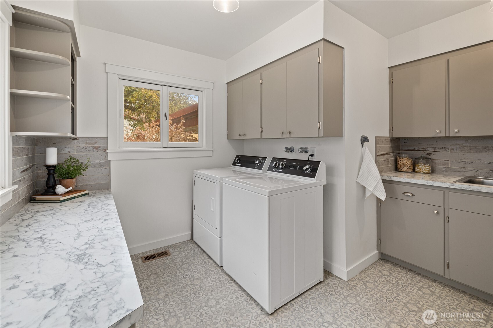 1371 Bettas Road Property Photo 13