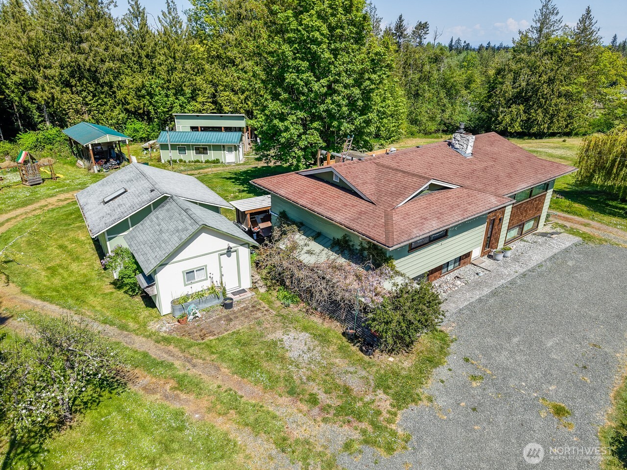 63 E Arnette Road Property Photo 3