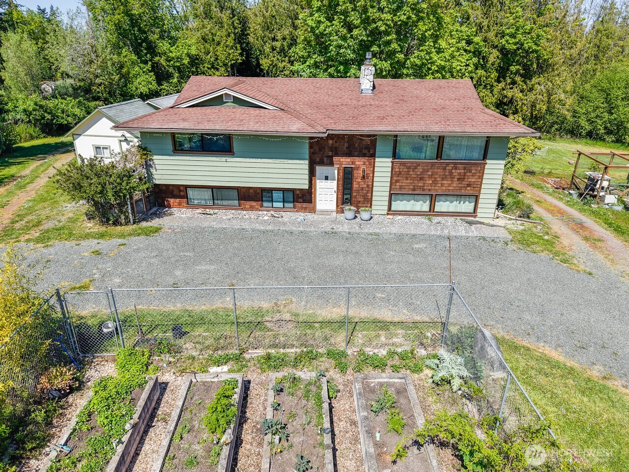 63 E Arnette Road Property Photo 9