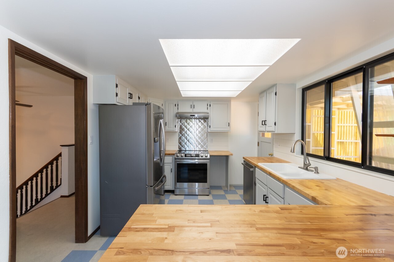 63 E Arnette Road Property Photo 14