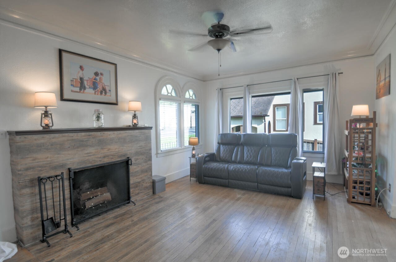 1059 S Market Boulevard Property Photo 8