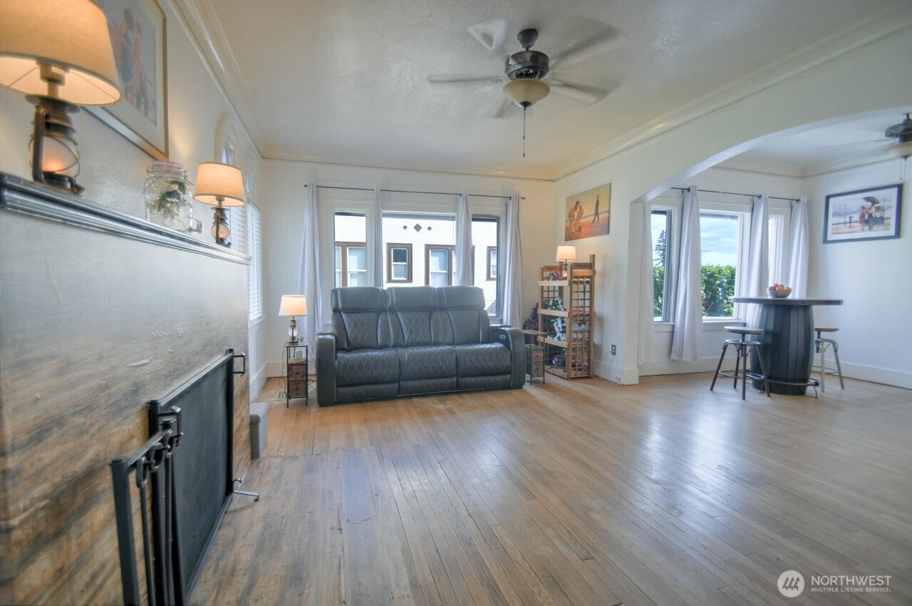 1059 S Market Boulevard Property Photo 9