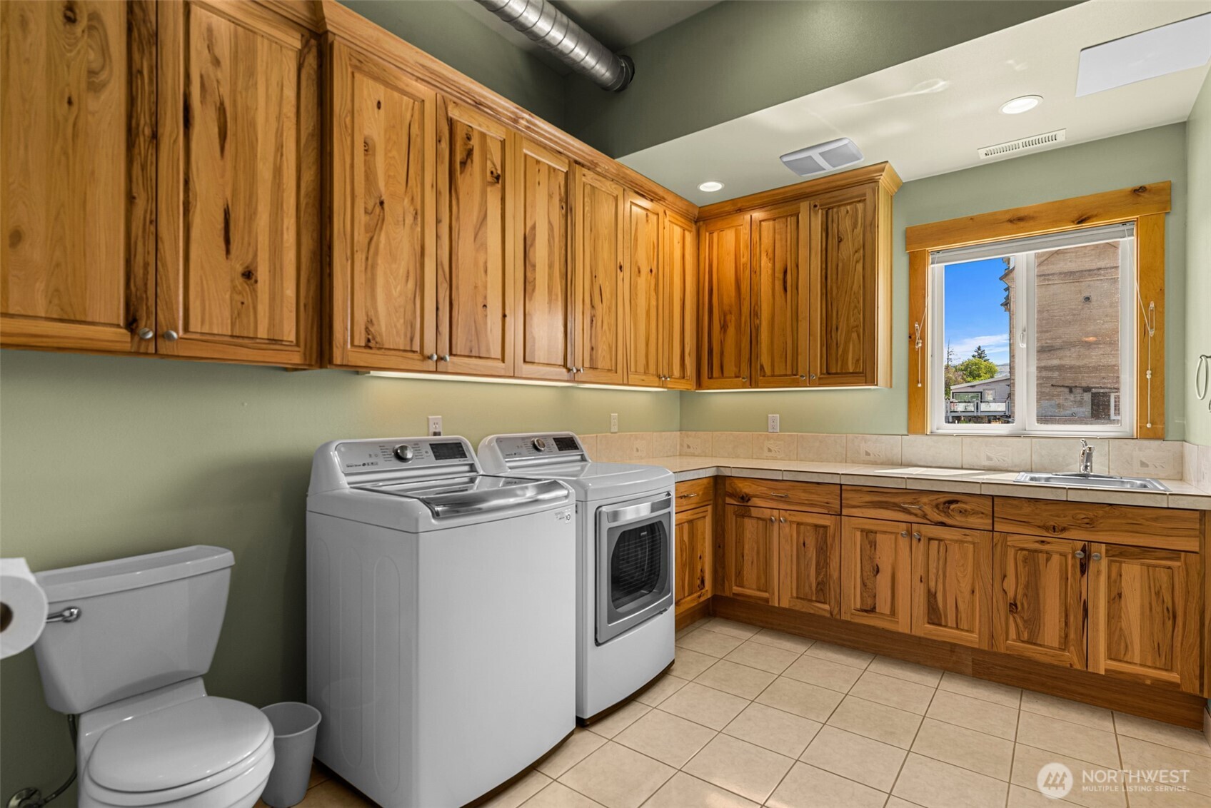1307 Jefferson Avenue Property Photo 5