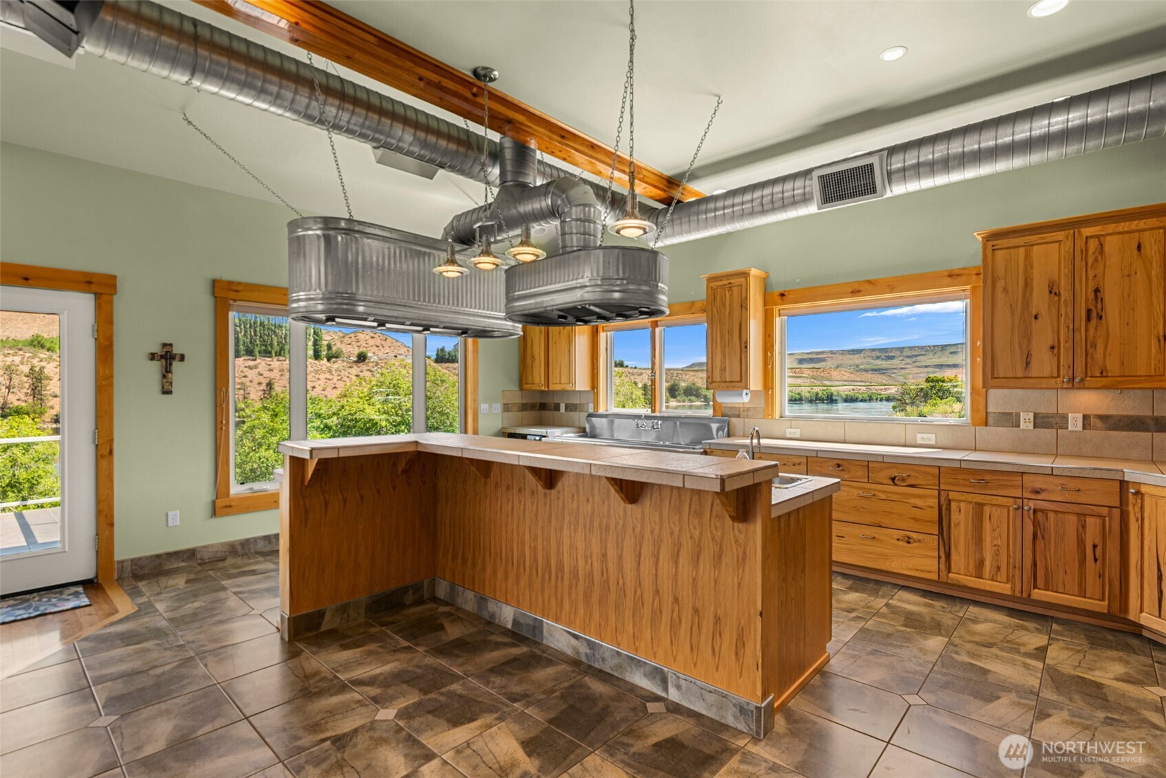 1307 Jefferson Avenue Property Photo 8