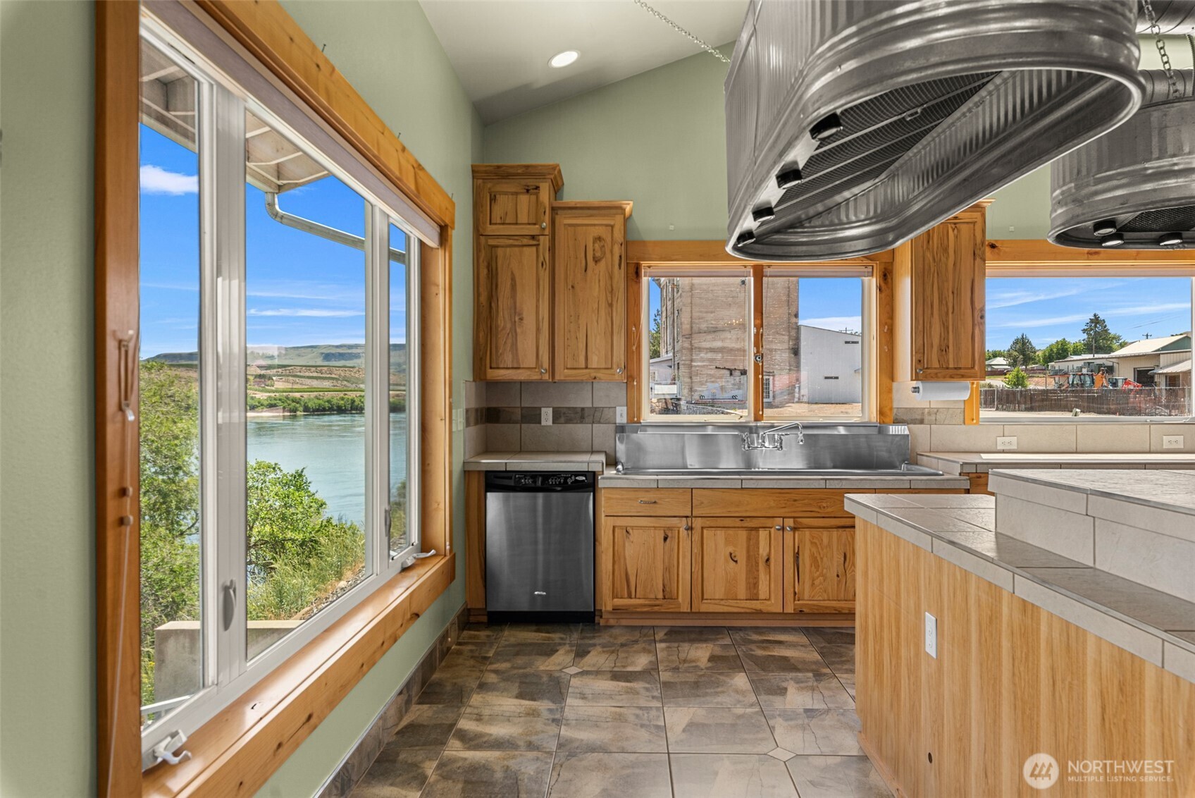 1307 Jefferson Avenue Property Photo 12