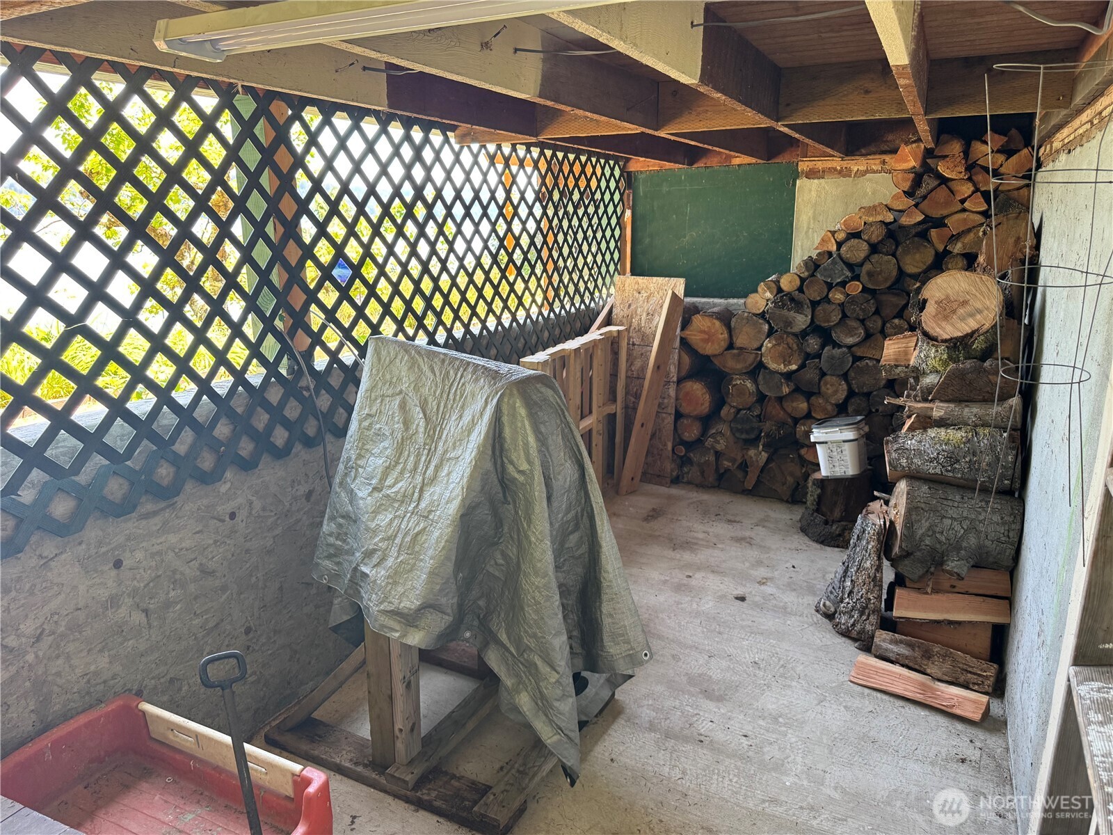 311231 Highway 101 Property Photo 37