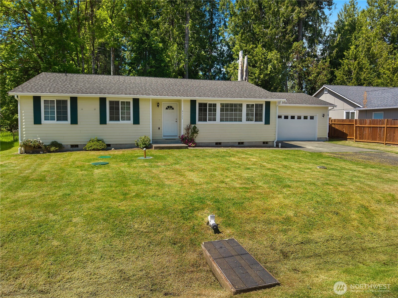 9725 Channel Drive Property Photo 3