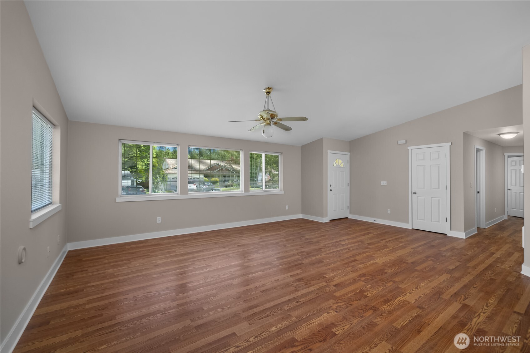 9725 Channel Drive Property Photo 5