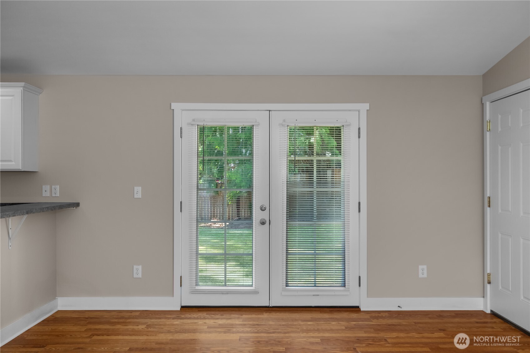 9725 Channel Drive Property Photo 10