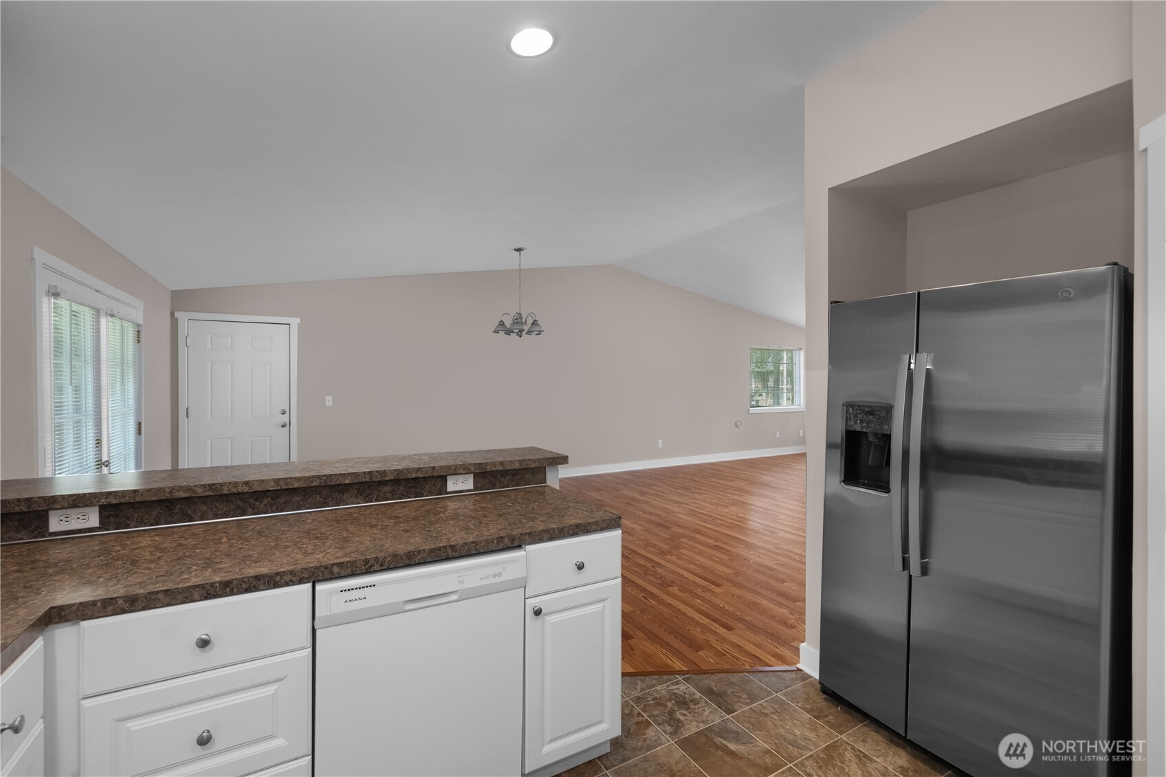 9725 Channel Drive Property Photo 11