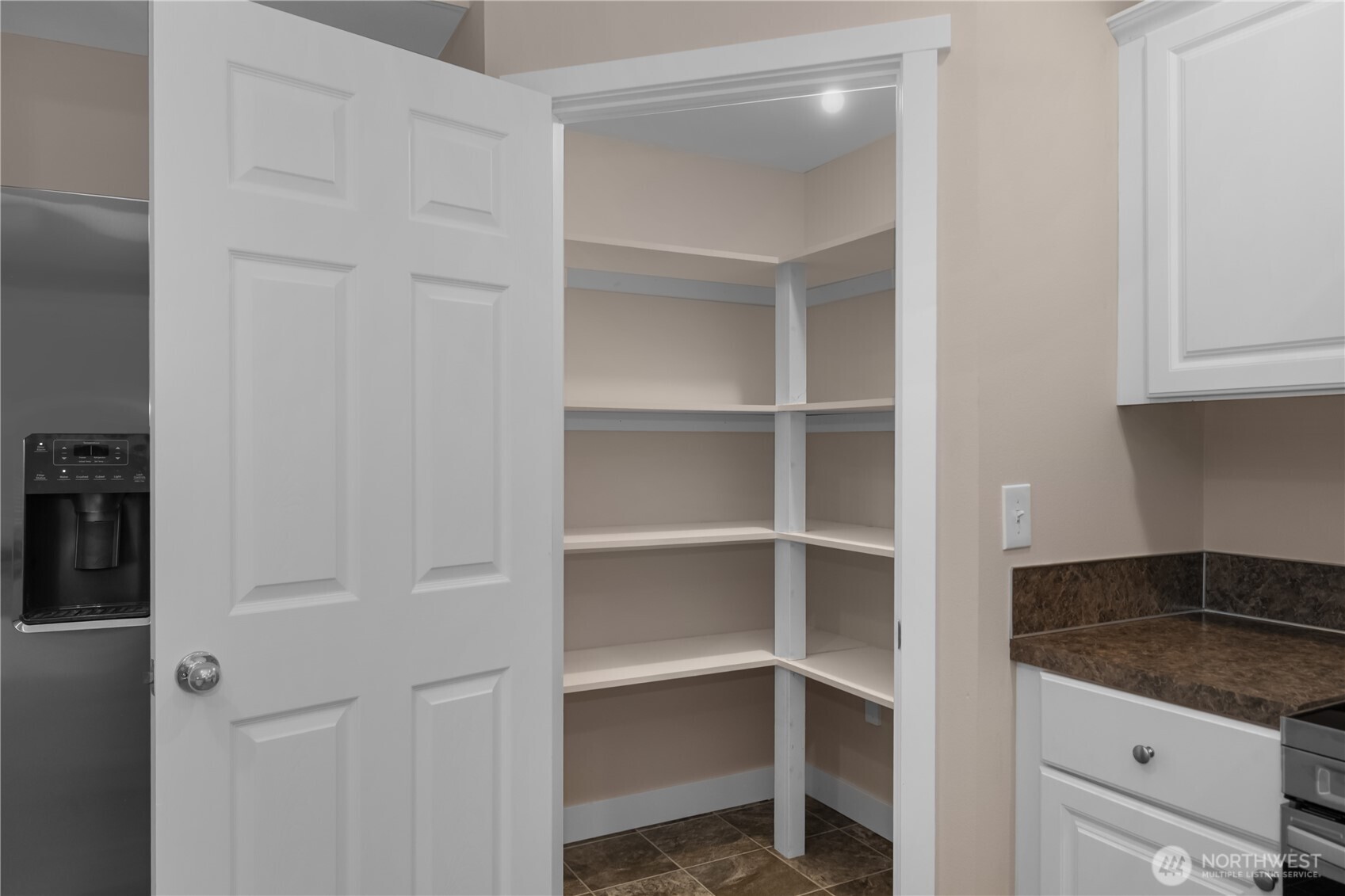 9725 Channel Drive Property Photo 12
