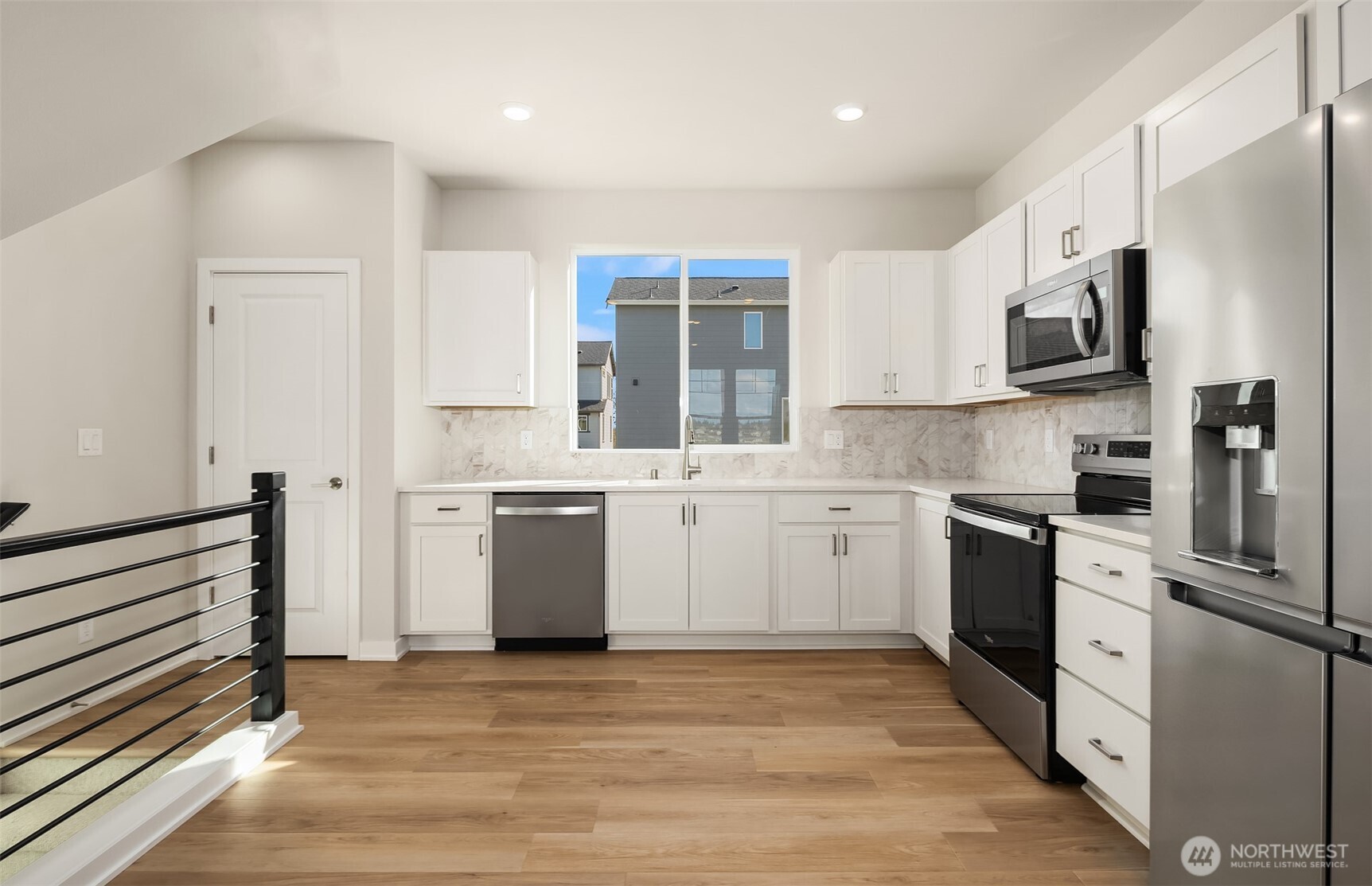 2434 160th Place Property Photo 4