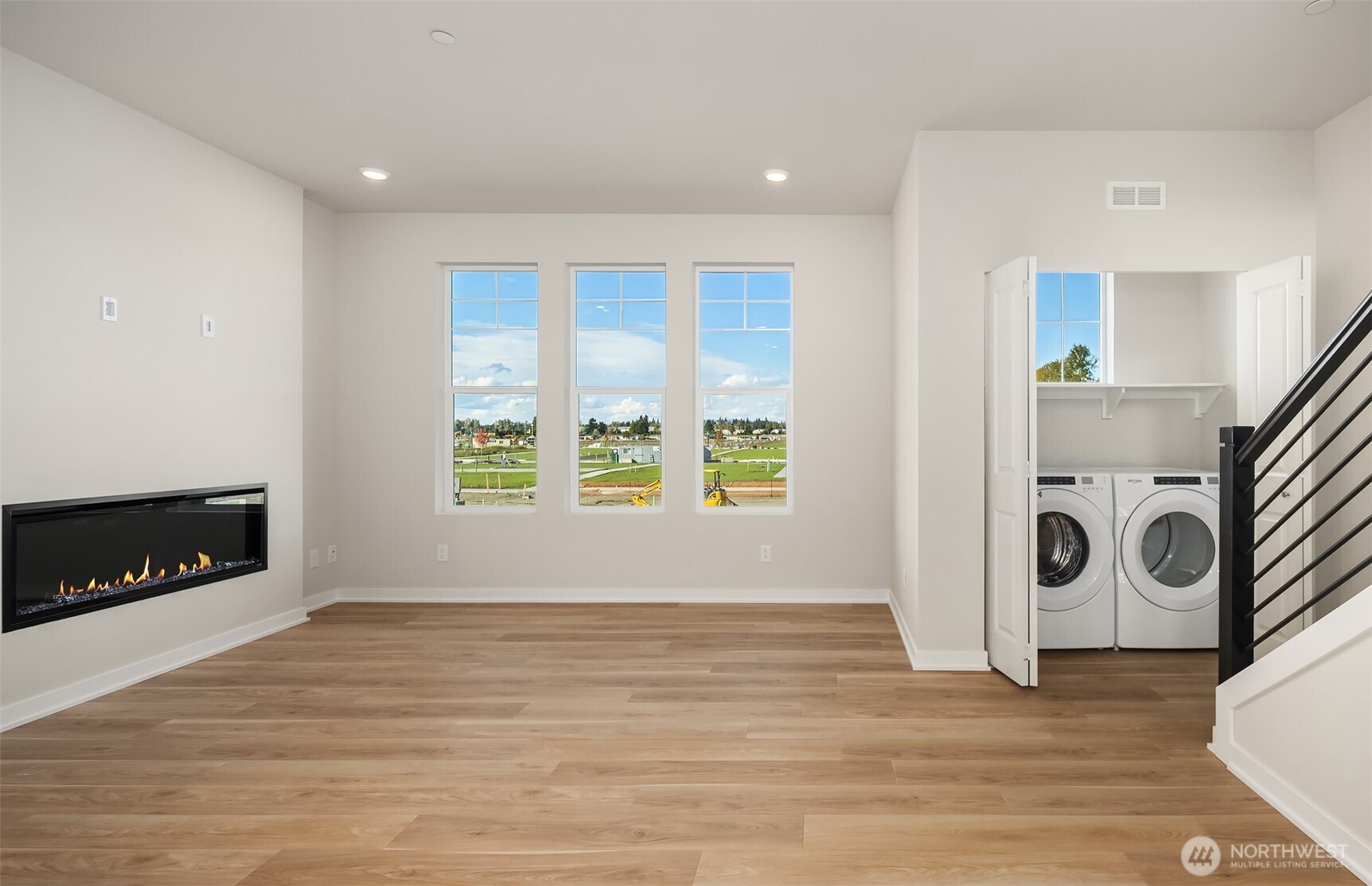2434 160th Place Property Photo 6