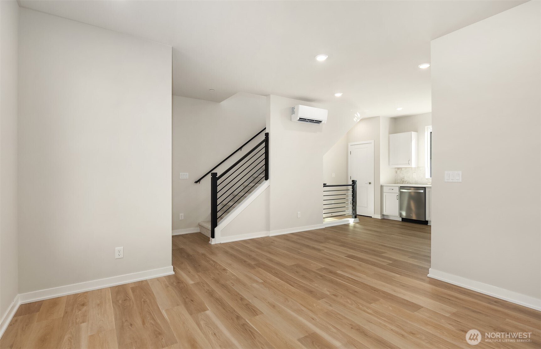 2434 160th Place Property Photo 7