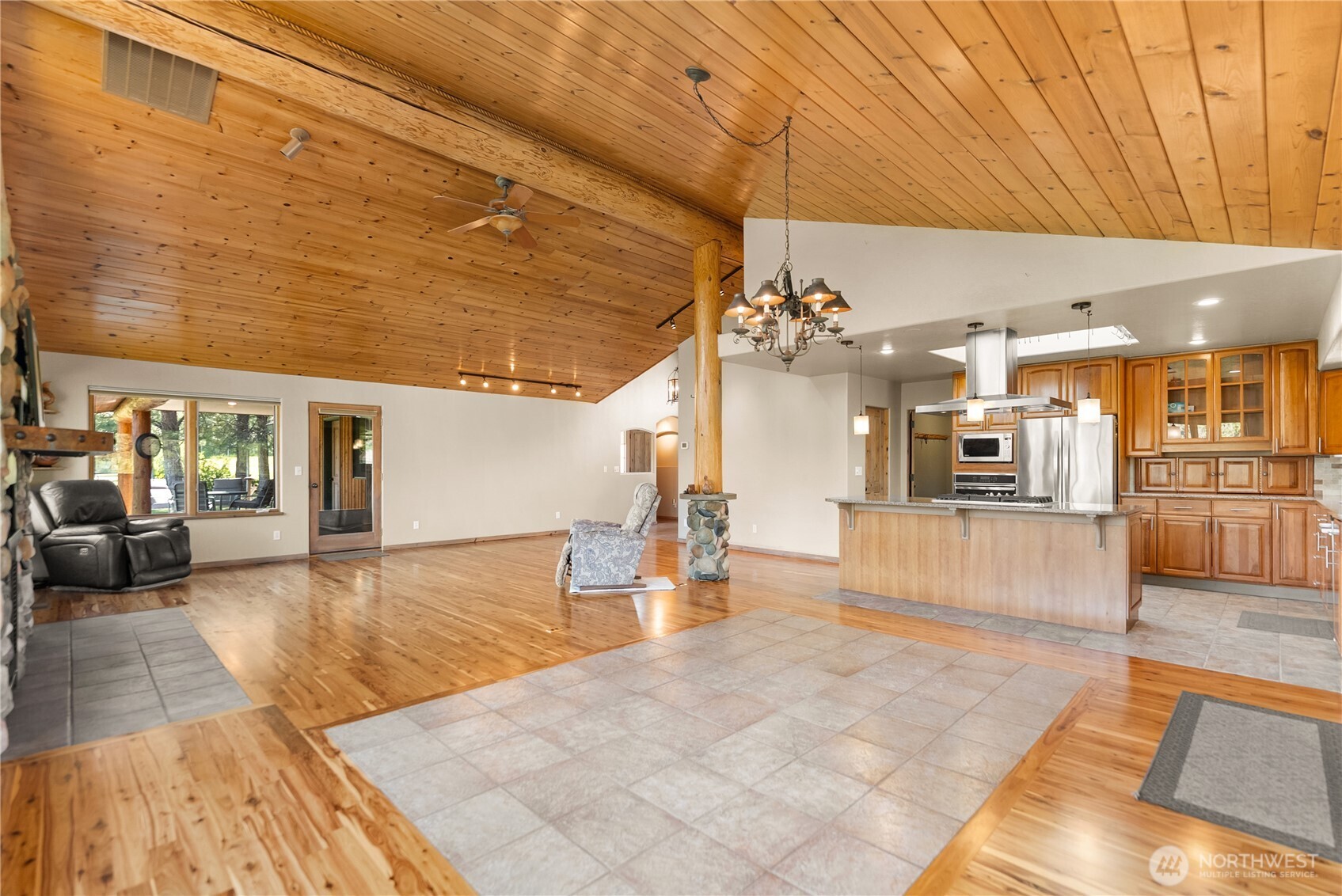 2621 Hwy 153 Property Photo 6