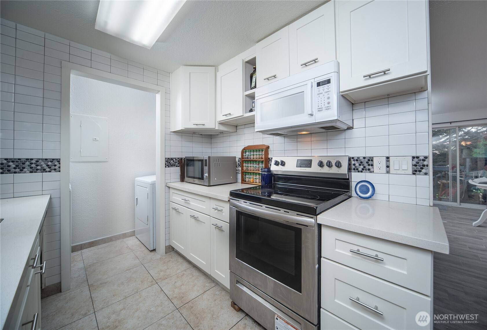 16817 Larch Way D206 Property Photo 4