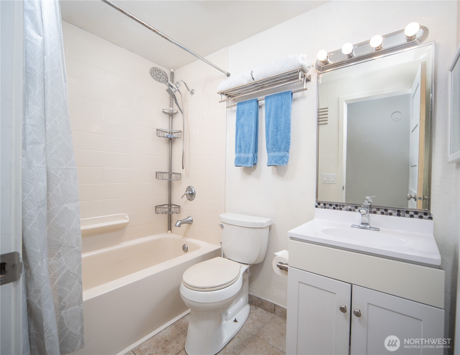 16817 Larch Way D206 Property Photo 9