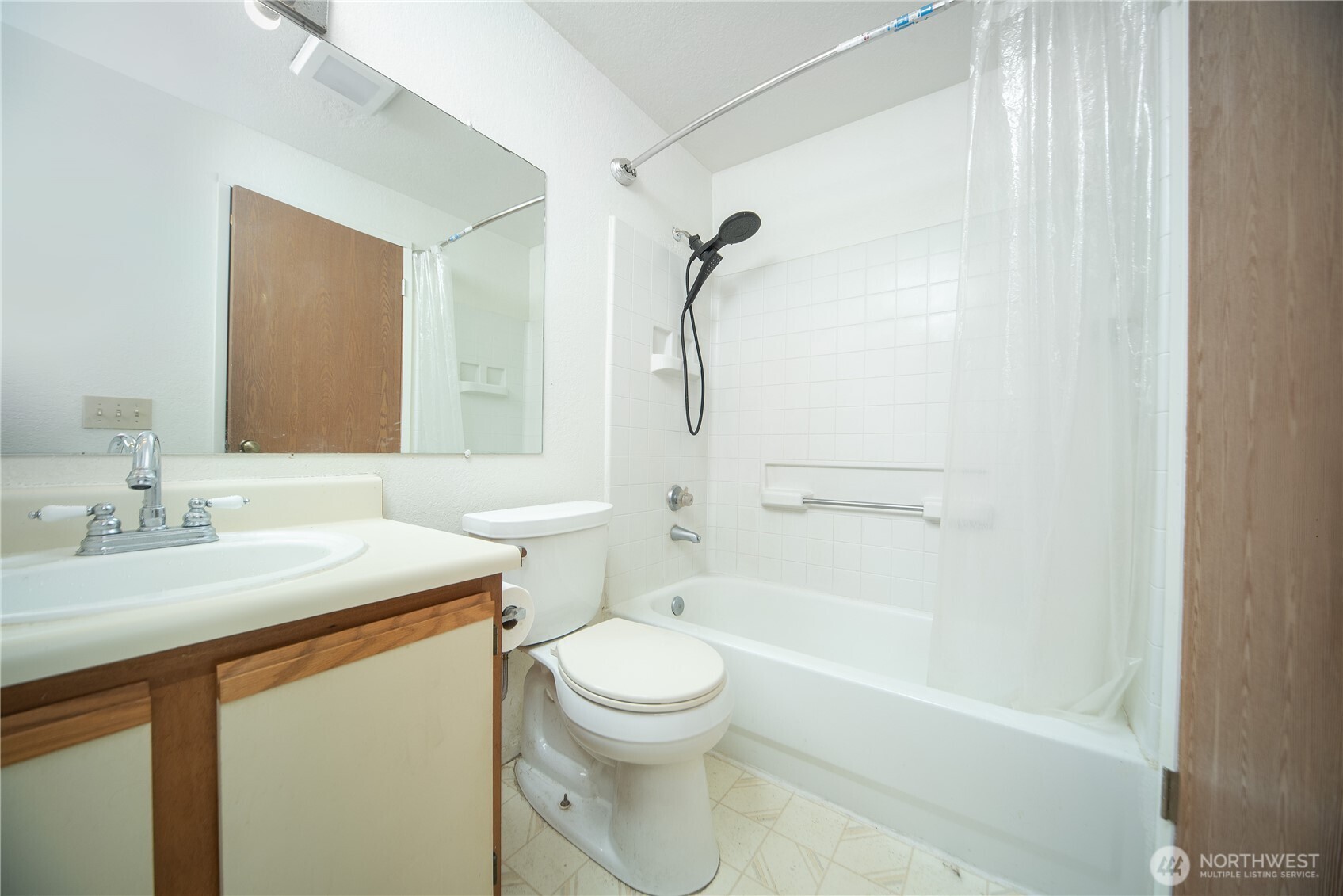 16817 Larch Way D206 Property Photo 25