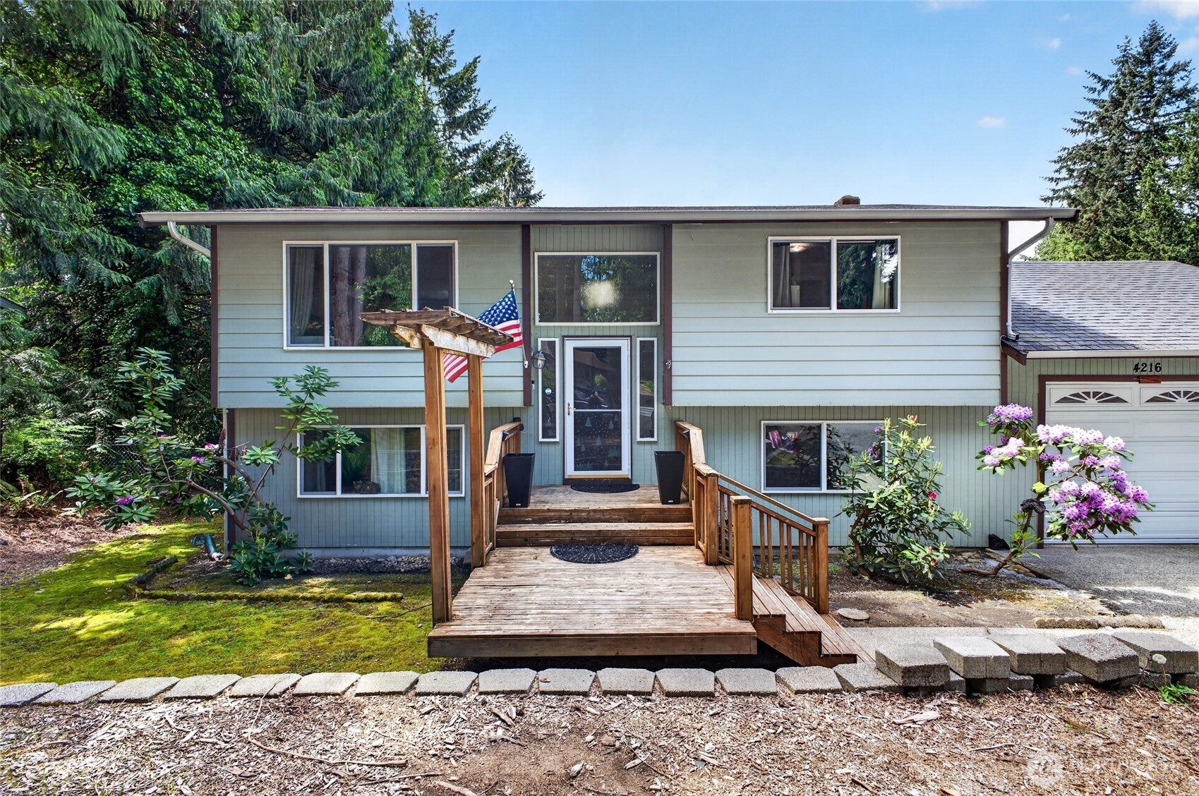 4216 W Tapps Drive Property Photo 3
