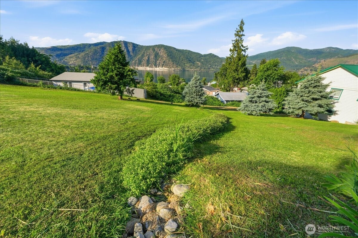 241 Lakeshore Drive Property Photo 4
