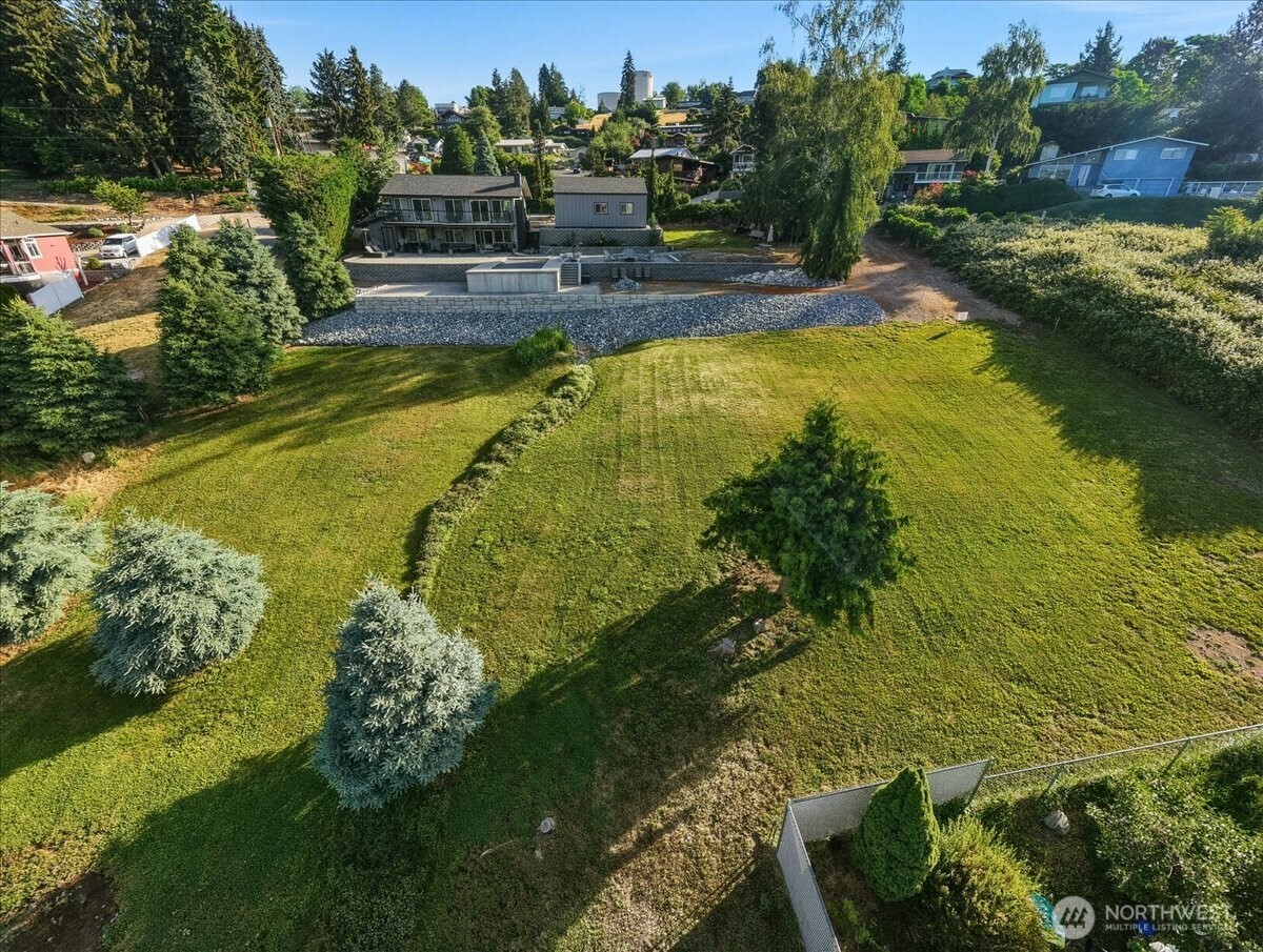 241 Lakeshore Drive Property Photo 5
