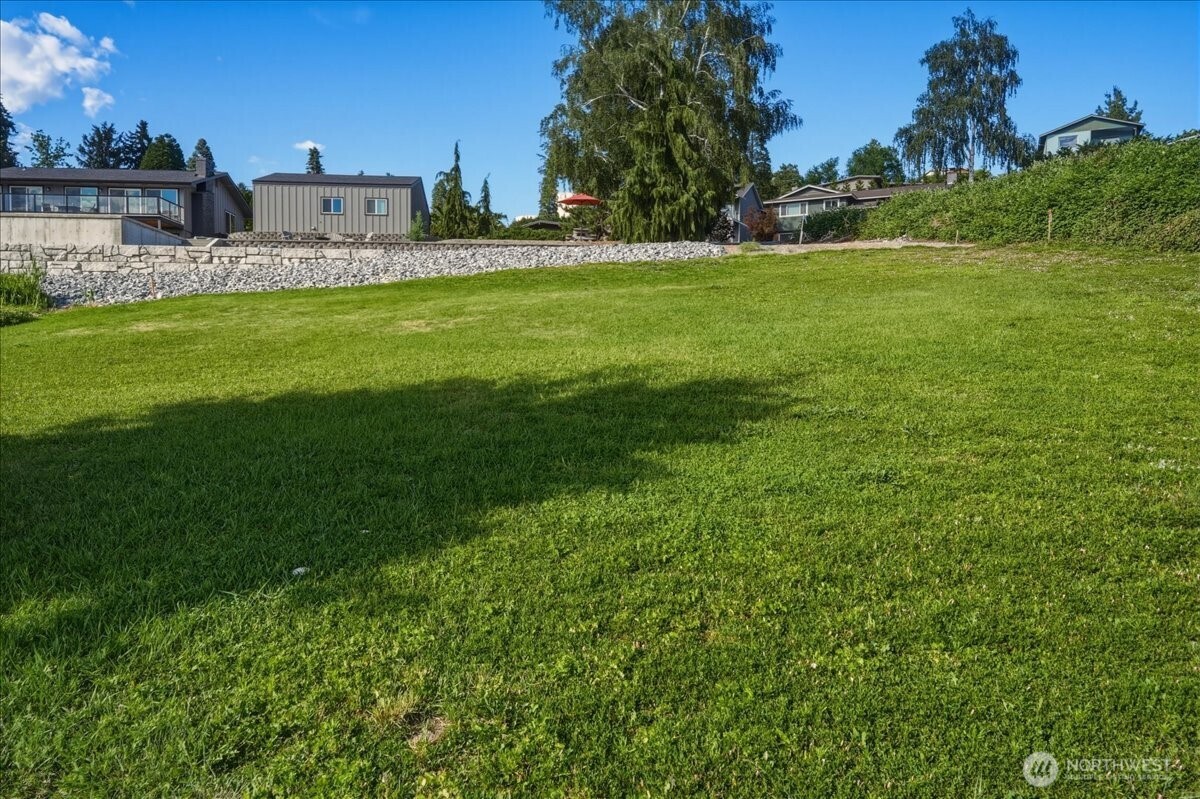 241 Lakeshore Drive Property Photo 13