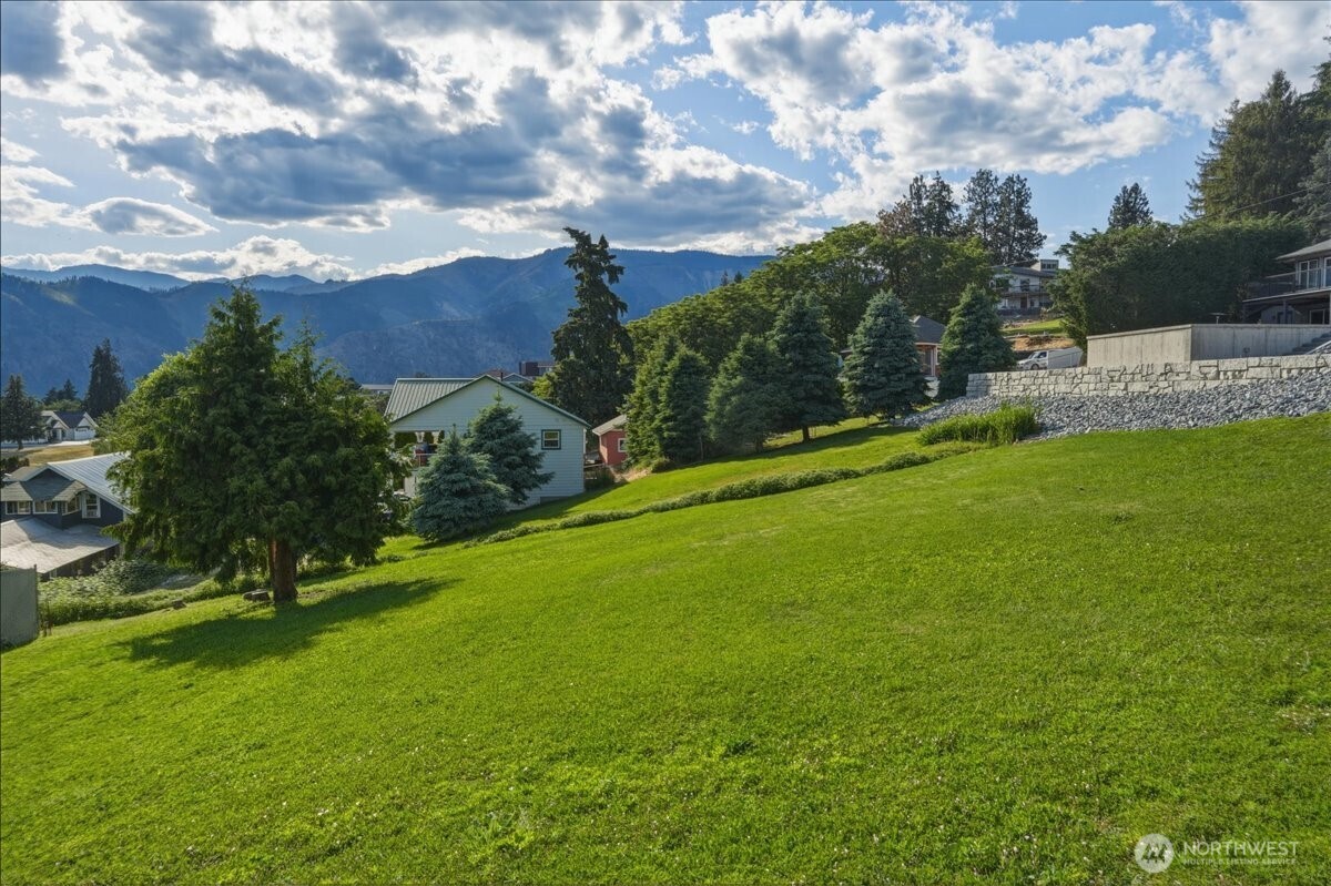 241 Lakeshore Drive Property Photo 15