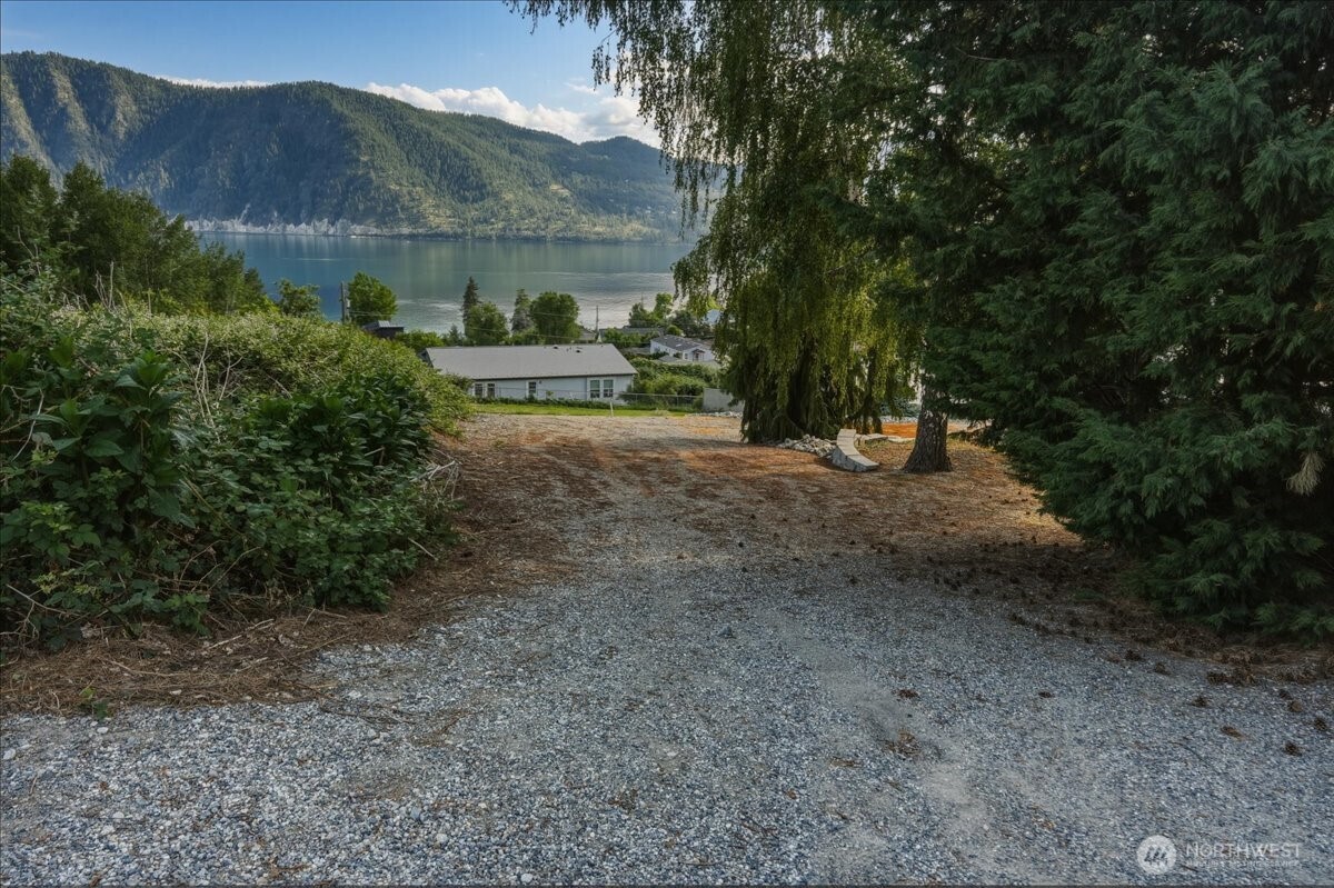 241 Lakeshore Drive Property Photo 25
