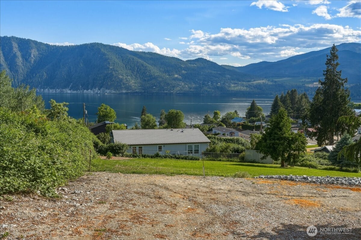 241 Lakeshore Drive Property Photo 29