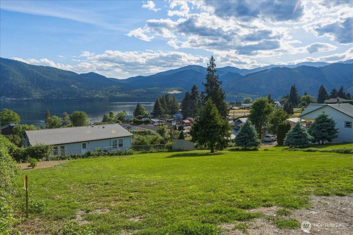 241 Lakeshore Drive Property Photo 31