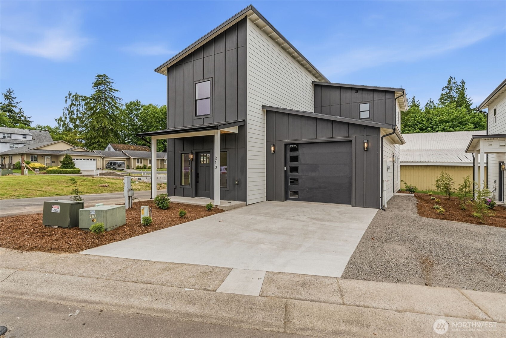 210 Glengate Street Property Photo 1
