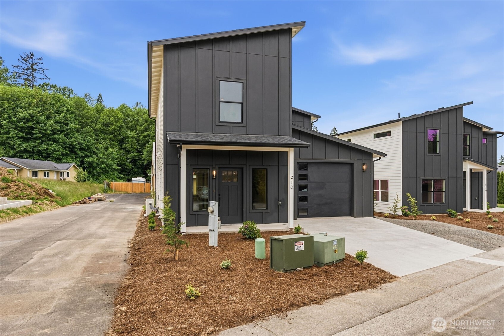 210 Glengate Street Property Photo 3