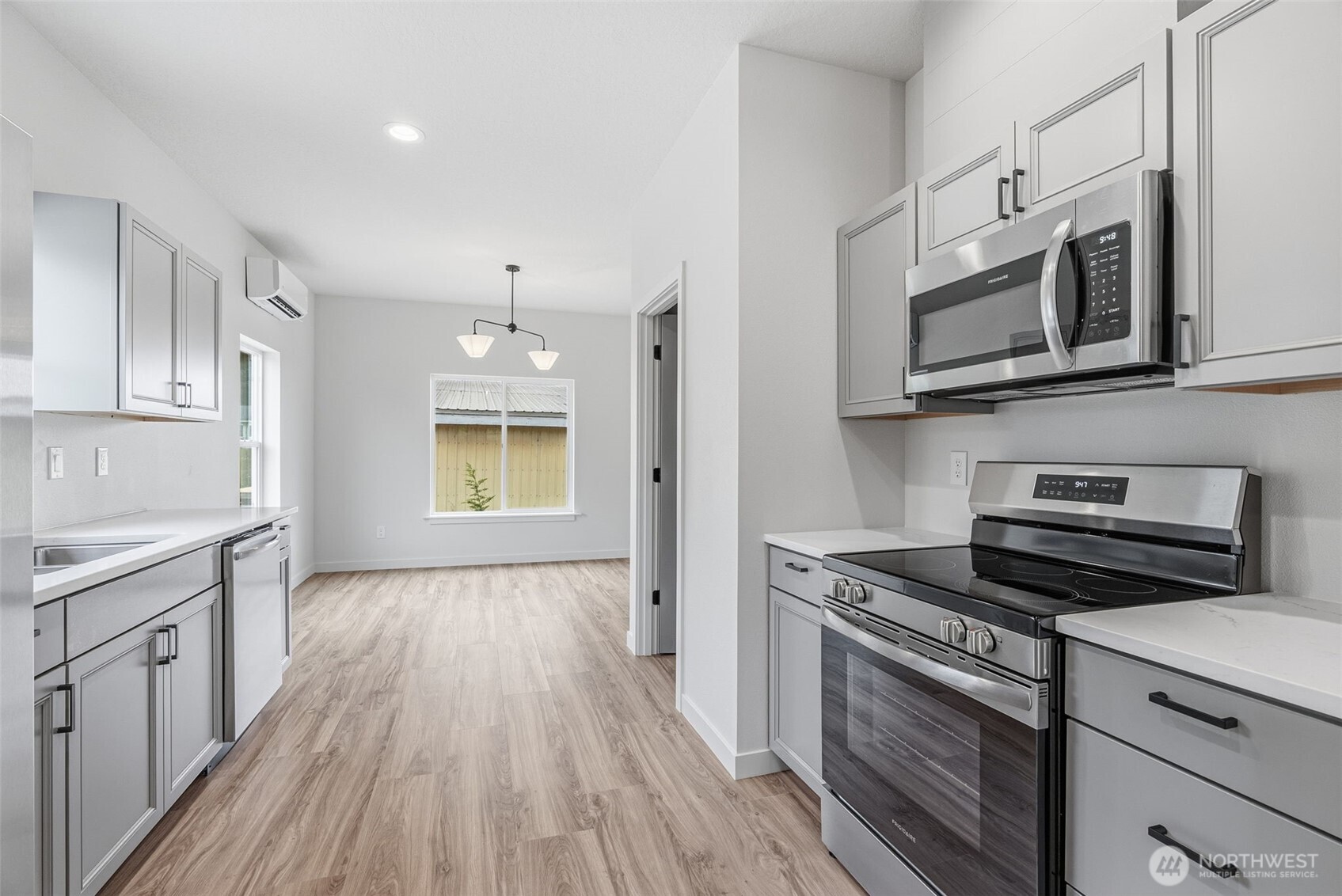 210 Glengate Street Property Photo 8