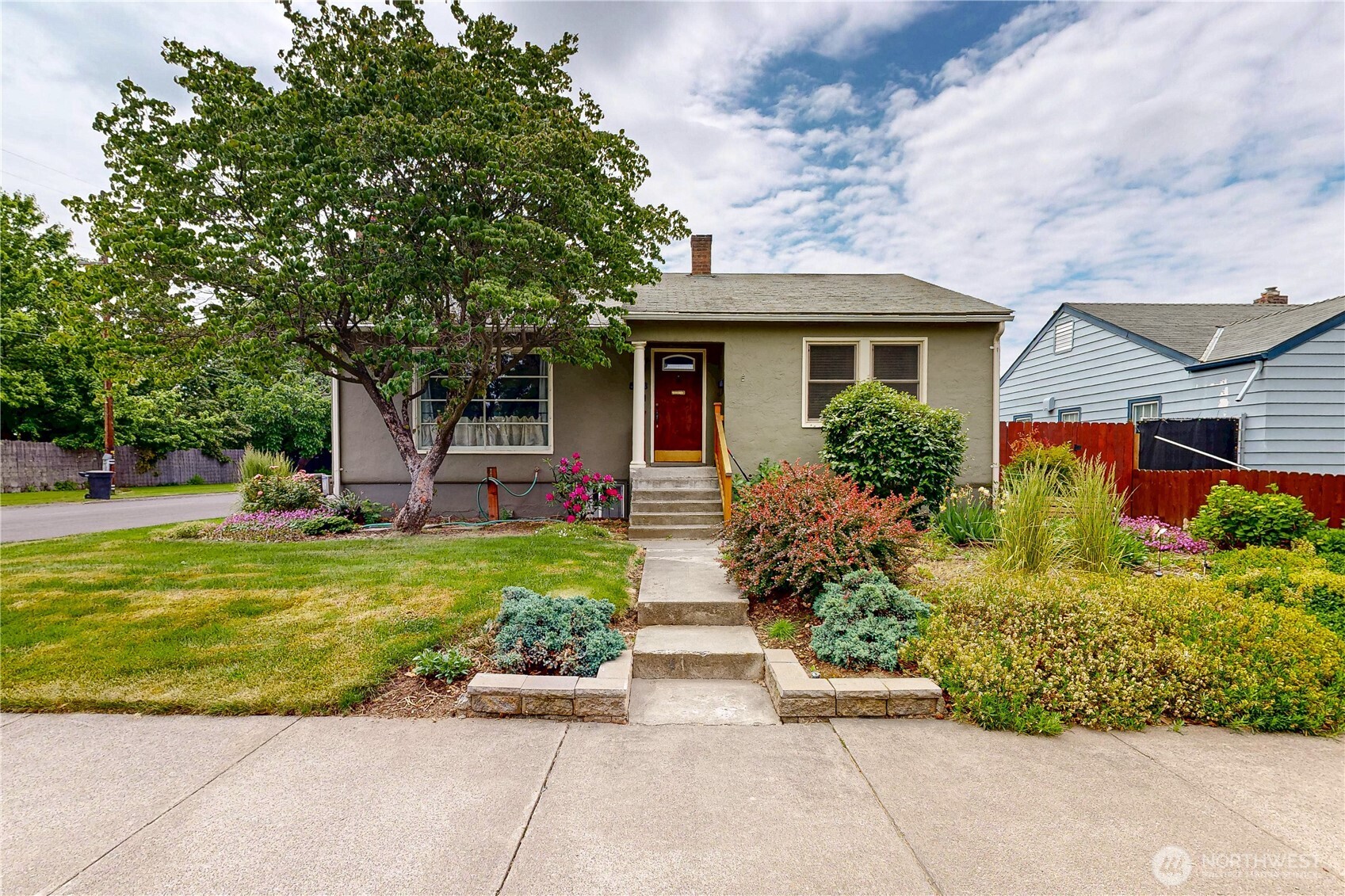 558 Juniper Street Property Photo 1