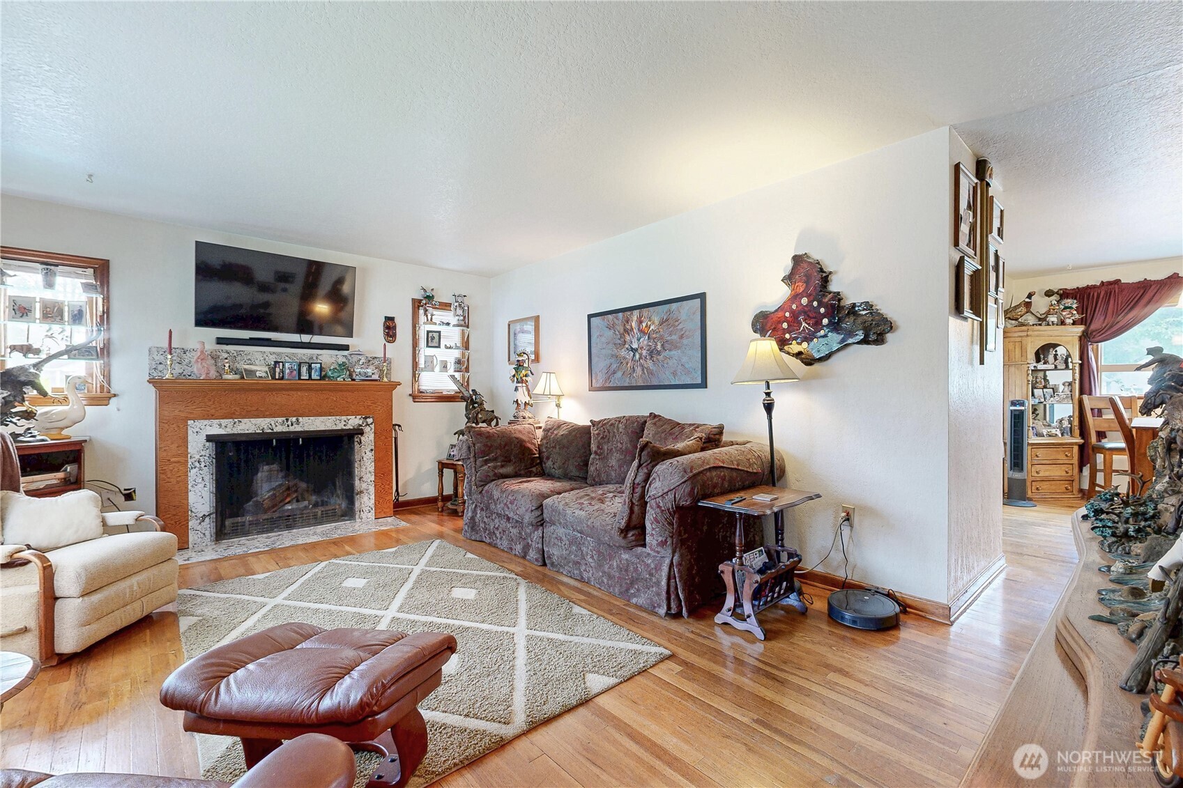558 Juniper Street Property Photo 2