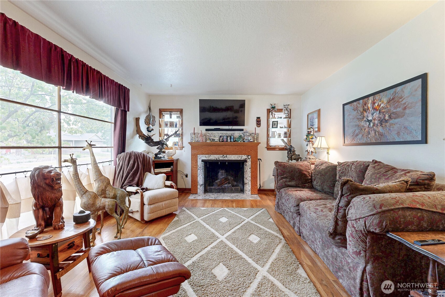 558 Juniper Street Property Photo 3