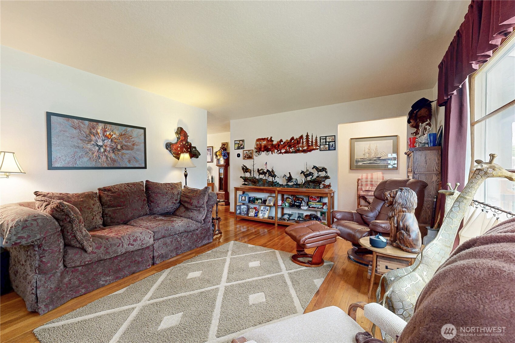 558 Juniper Street Property Photo 5