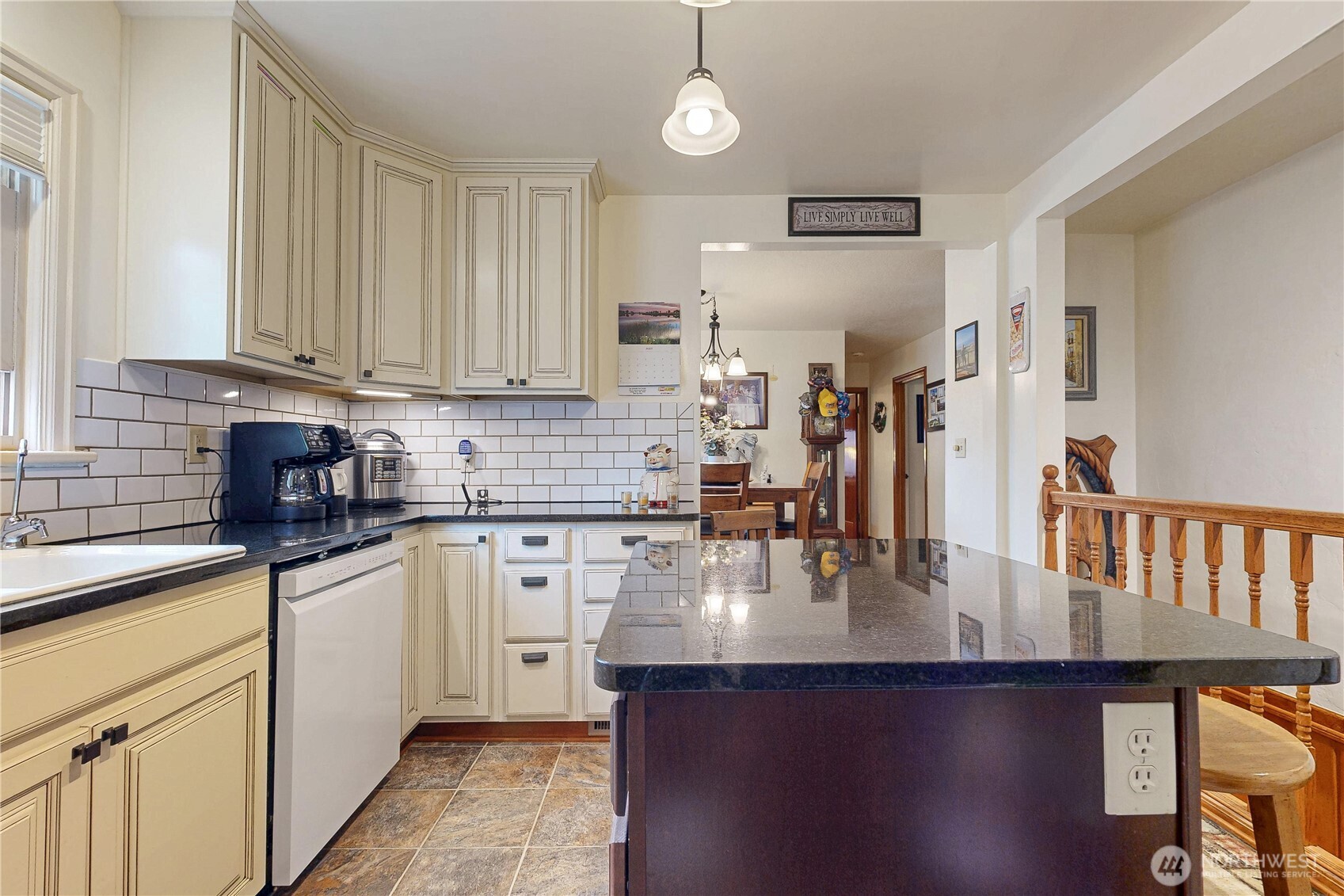 558 Juniper Street Property Photo 11