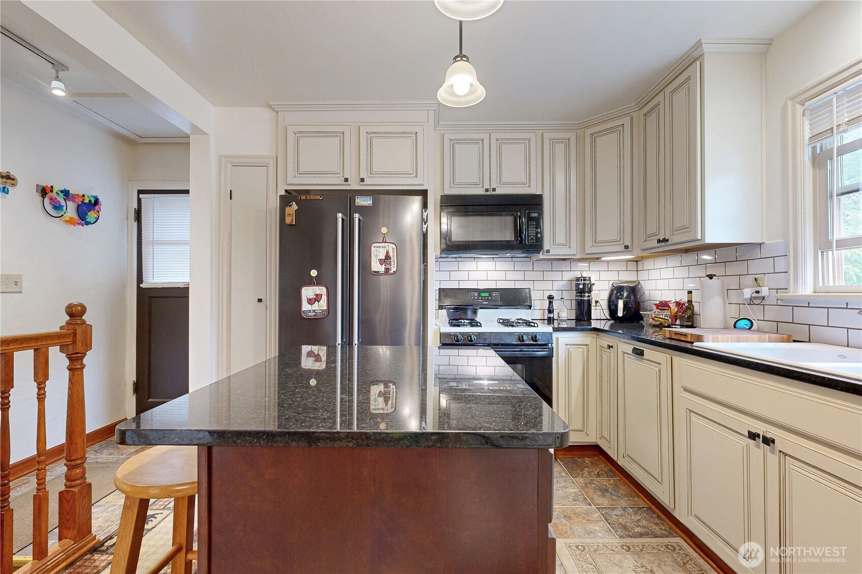 558 Juniper Street Property Photo 12