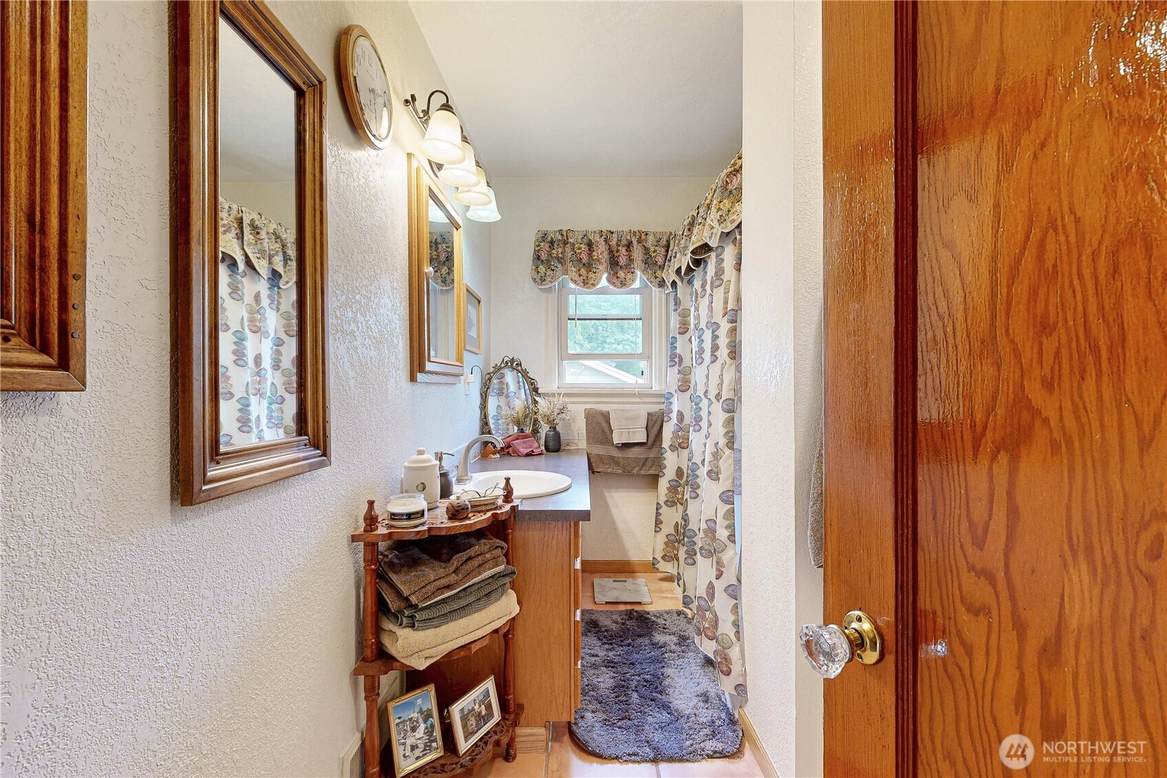 558 Juniper Street Property Photo 16