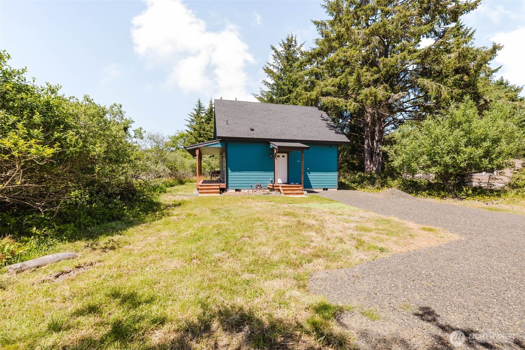 814 Shark Court Property Photo 4