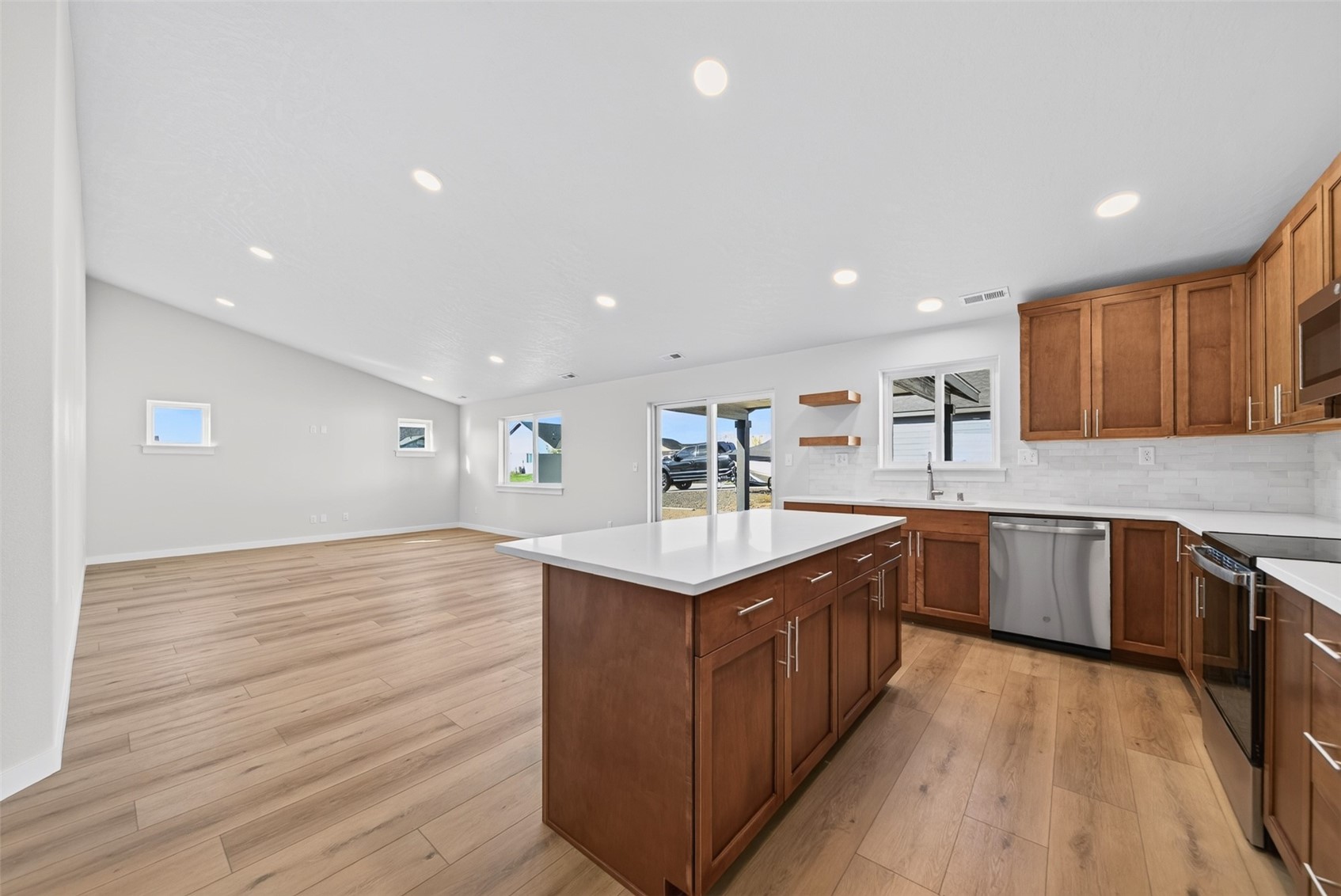 212 N Paxson Drive Property Photo 4